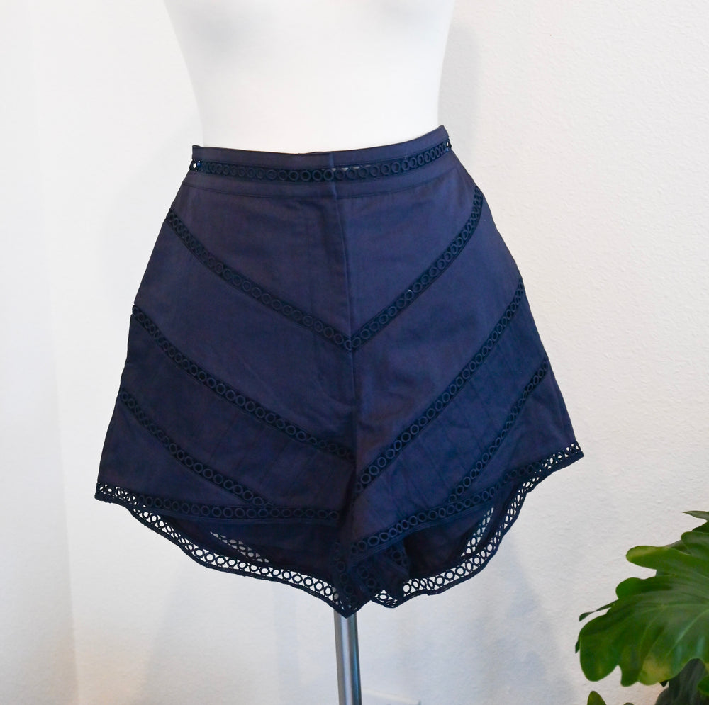 Embroidery Stripe Shorts