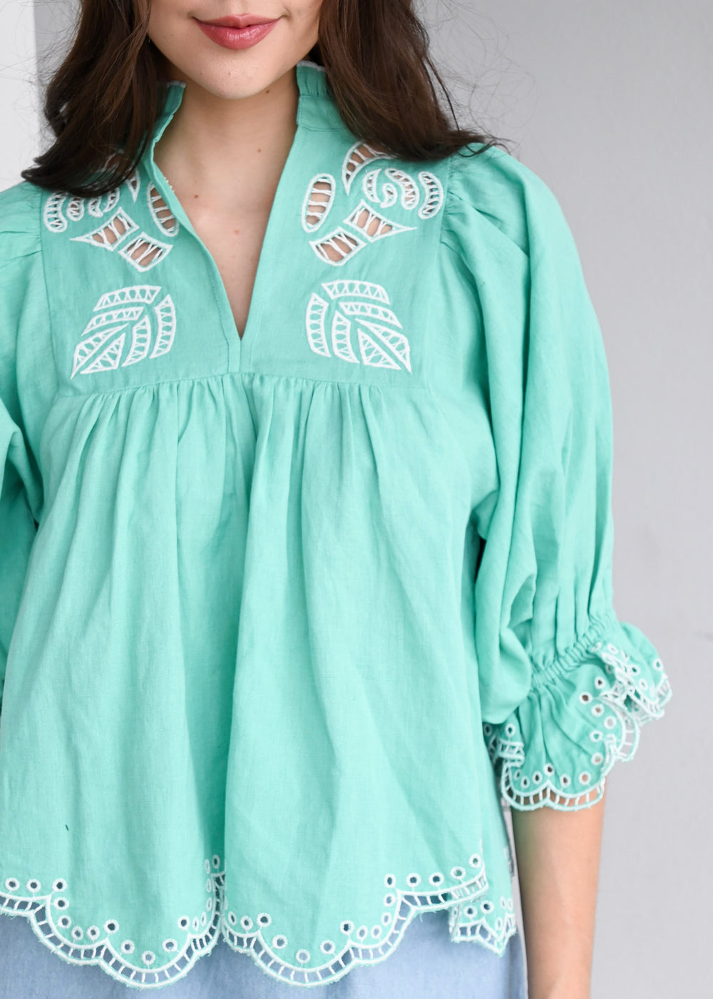 High Neck Top Ocean Embroidery
