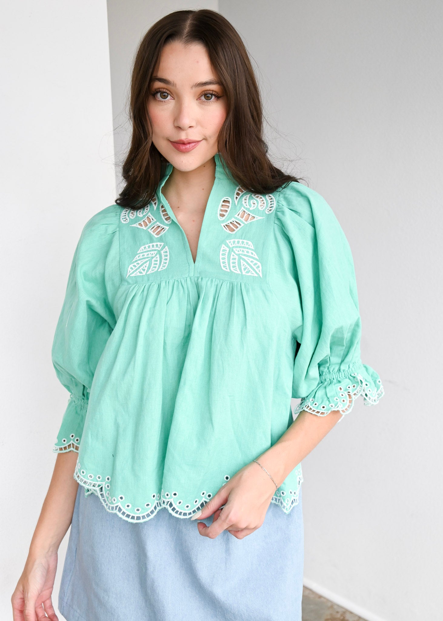 High Neck Top Ocean Embroidery